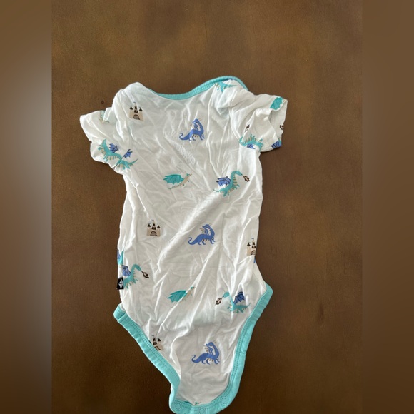 Kyte BABY White and Blue Dragon Tshirt Onesie - Picture 3 of 3